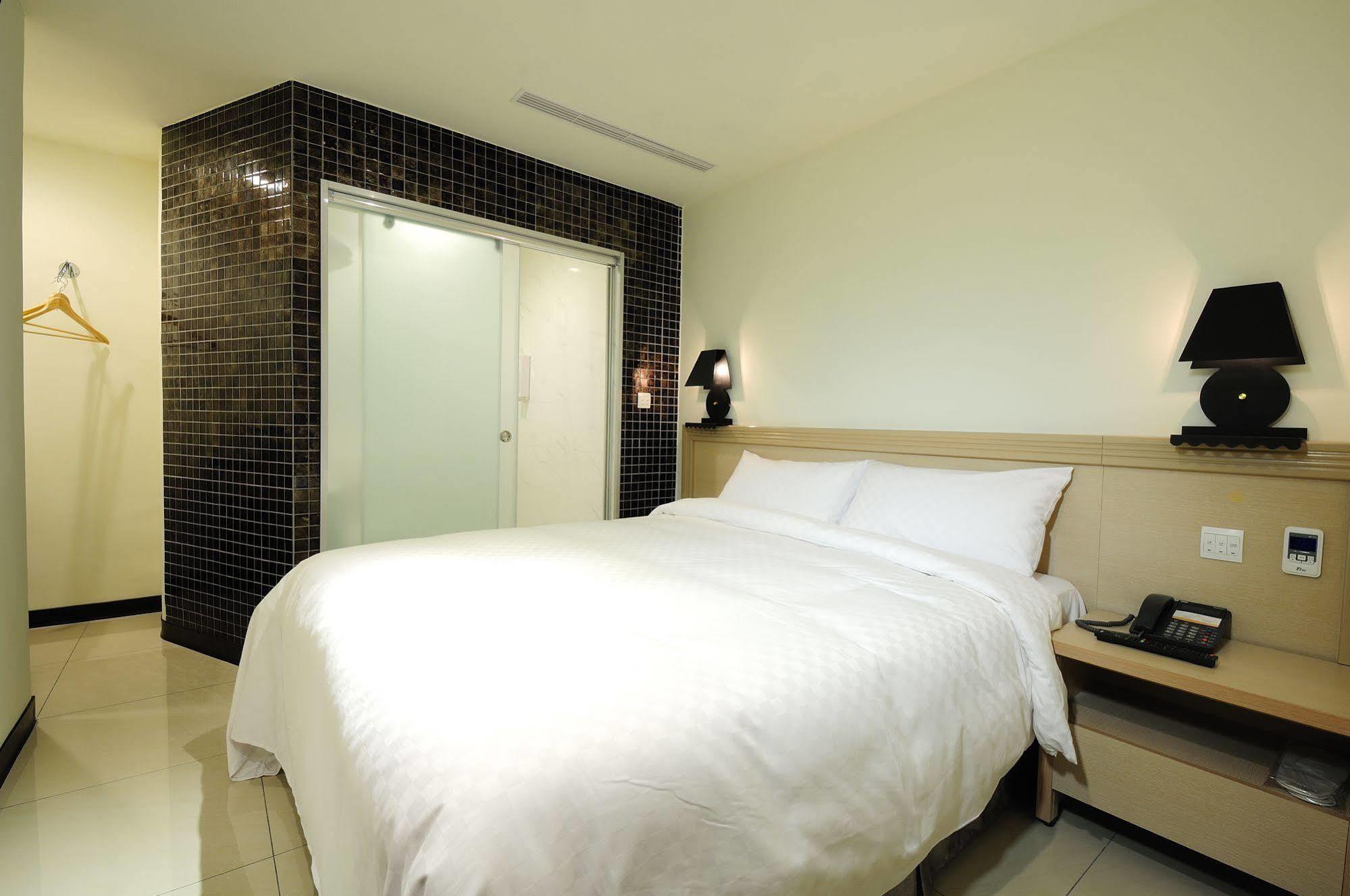 Bravo Hotel Taichung Dış mekan fotoğraf