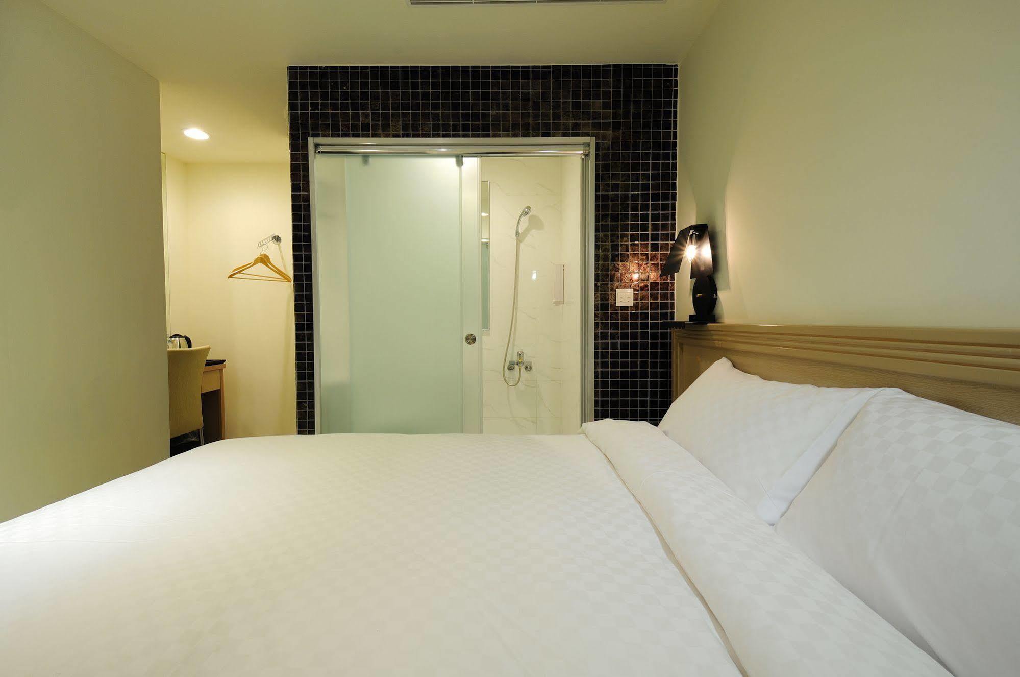 Bravo Hotel Taichung Dış mekan fotoğraf